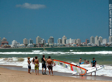 Costa de la Playa Mansa un día de viento - Punta del Este y balnearios cercanos - URUGUAY. Foto No. 325