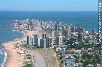 Vista del norte al sur - Punta del Este y balnearios cercanos - URUGUAY. Foto No. 2104