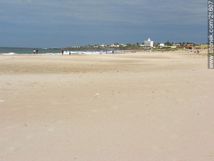 Extensión de playa sin gente - Departamento de Maldonado - URUGUAY. Foto No. 21607
