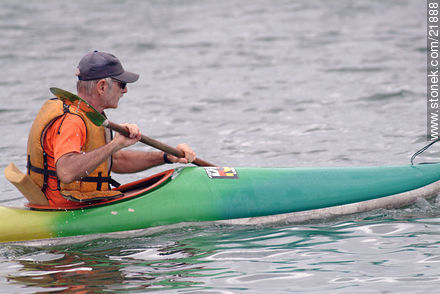 Veterano en kayak - Departamento de Maldonado - URUGUAY. Foto No. 21888