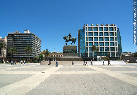 Plaza Independencia de Montevideo - Departamento de Montevideo - URUGUAY. Foto No. 27172