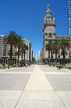 Plaza Independencia de Montevideo - Departamento de Montevideo - URUGUAY. Foto No. 27176