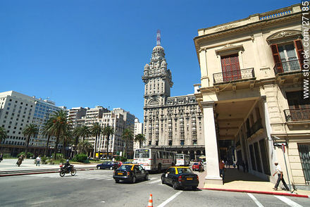 Plaza Independencia de Montevideo - Departamento de Montevideo - URUGUAY. Foto No. 27185