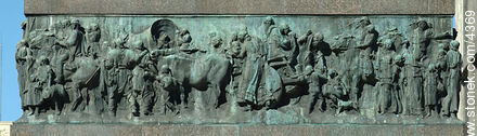 Detalle del basamento de la estatua de Artigas - Departamento de Montevideo - URUGUAY. Foto No. 4369