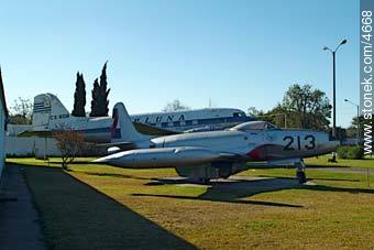 Museo Aeronáutico (hasta 2013 en la zona del Mercado Modelo frente al Cilindro Municipal) - Departamento de Montevideo - URUGUAY. Foto No. 4668