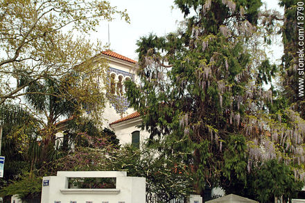 Residencia en Av. Suárez y 19 de abril - Departamento de Montevideo - URUGUAY. Foto No. 13790