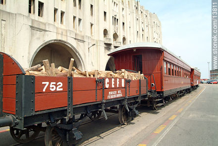 Vagón de leña - Departamento de Montevideo - URUGUAY. Foto No. 13811
