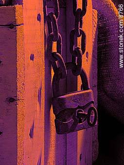 Old rusty chain and padlock -  - MORE IMAGES. Photo #8766