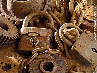 Metales viejos herrumbrados. Engranajes, candados y cadenas -  - IMÁGENES VARIAS. Foto No. 8751