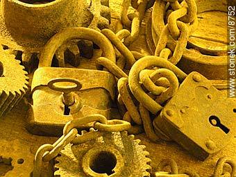 Metales viejos herrumbrados. Engranajes, candados y cadenas -  - IMÁGENES VARIAS. Foto No. 8752